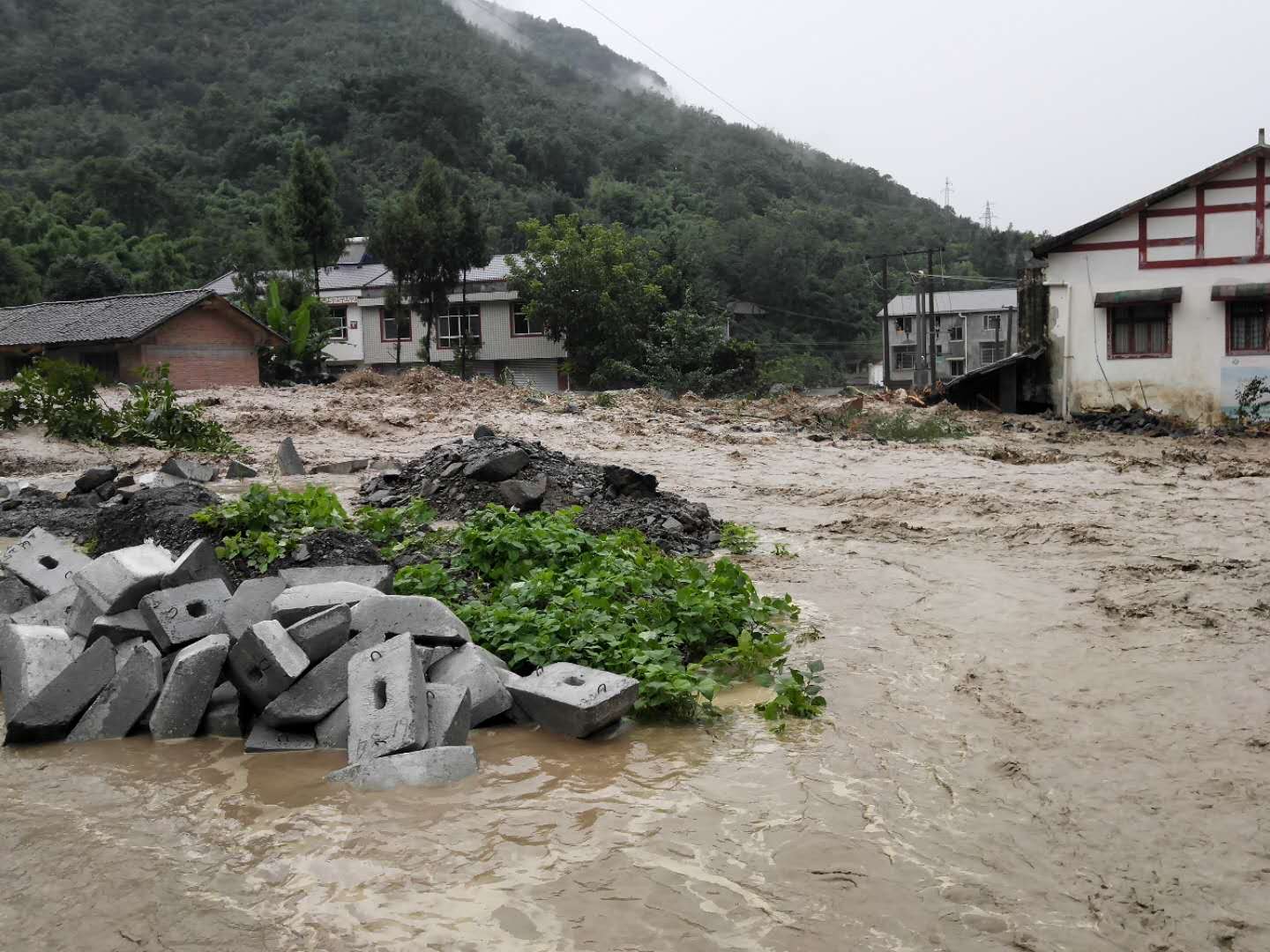 泥石流、山體滑坡等地質(zhì)災(zāi)害時(shí)有發(fā)生